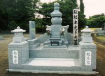 お墓の施工工事例。五輪塔のお墓です。厳密には、鎌倉五輪塔です。